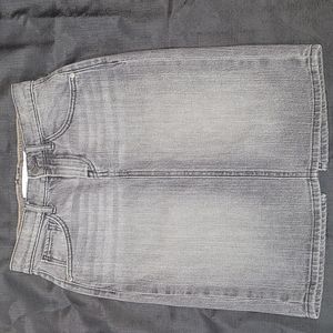 Old Navy grey denim skirt 20"